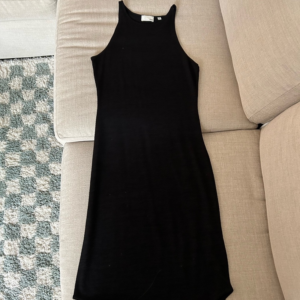 Aritzia Wilfred free “Chrissy” body on midi dress